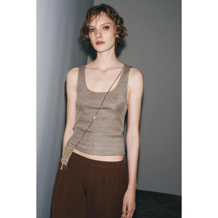 ТОП С ТЕКСТУРОЙ И МЕТАЛЛИЗИРОВАННОЙ НИТЬЮ