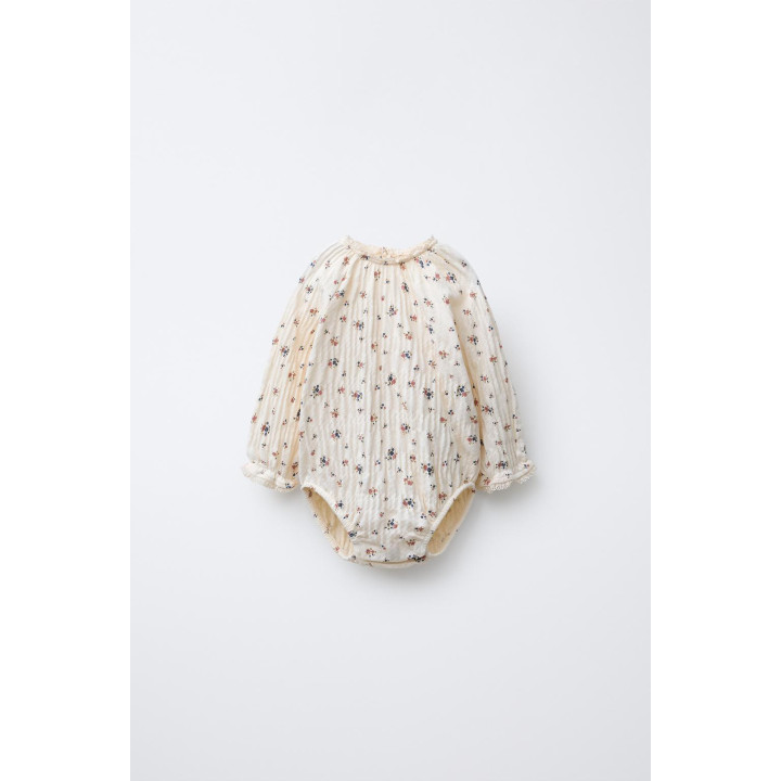 БОДИ С ЦВЕТОЧНЫМ КРУЖЕВОМ