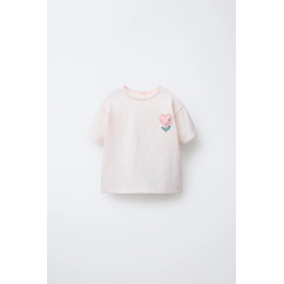 ФУТБОЛКА С АППЛИКАЦИЕЙ В ВИДЕ ЦВЕТКА И СЕРДЦА