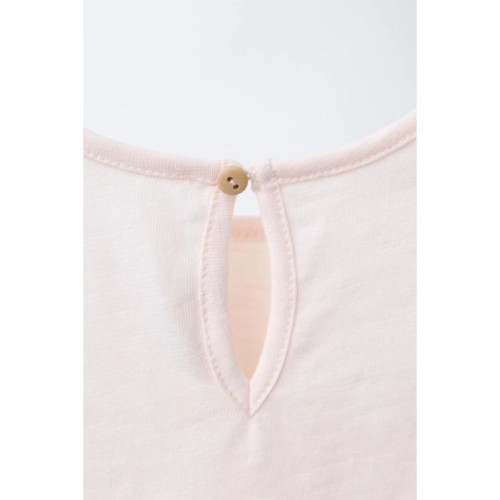 ФУТБОЛКА С АППЛИКАЦИЕЙ В ВИДЕ ЦВЕТКА И СЕРДЦА