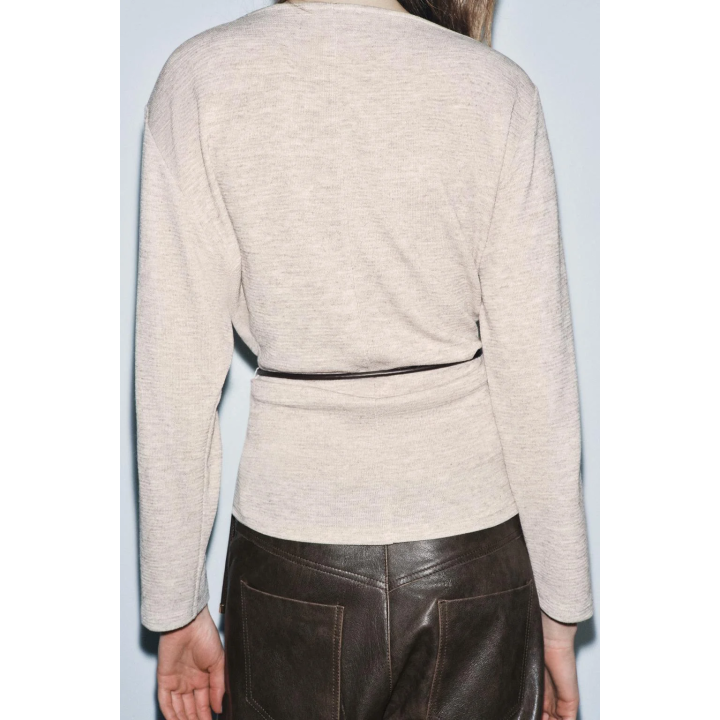 ТОП ИЗ РЕЛЬЕФНОЙ ТКАНИ С ПОЯСОМ