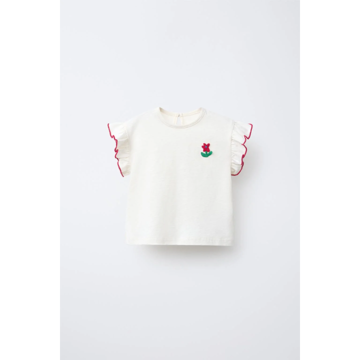 Футболка с аппликацией из цветов
