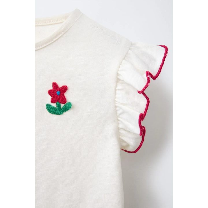 Футболка с аппликацией из цветов