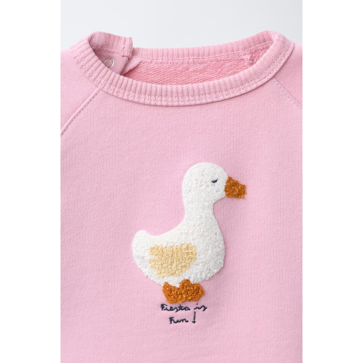 ТОЛСТОВКА С НАШИВКОЙ ИЗ МАХРОВОЙ ТКАНИ