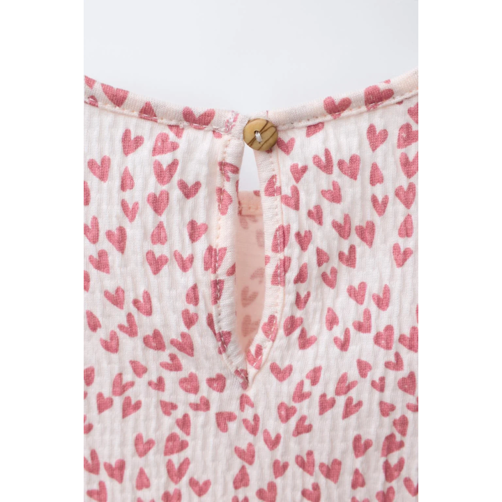 ФУТБОЛКА С ТЕКСТУРНЫМИ ВОЛАНАМИ И СЕРДЕЧКАМИ