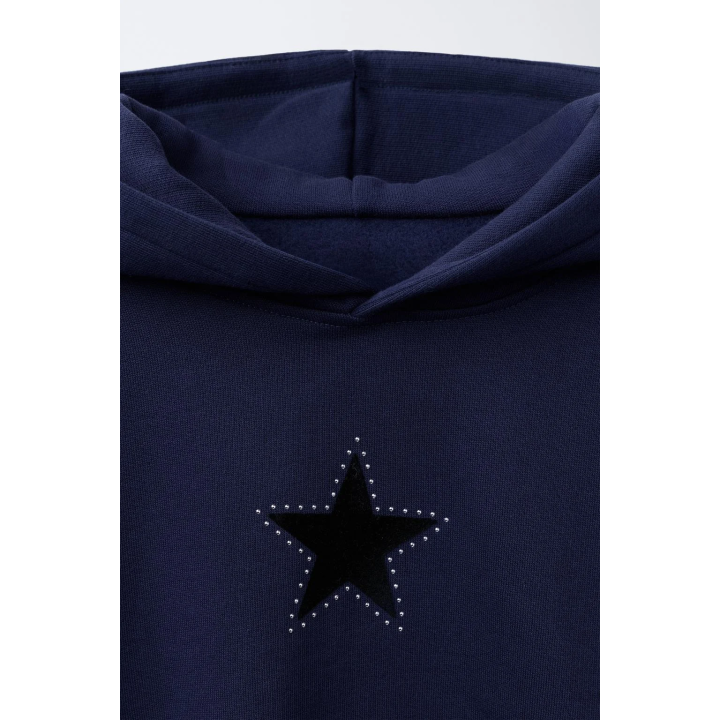 ХУДИ С КАПЮШОНОМ, ЗВЕЗДОЙ И ЗАКЛЕПКАМИ