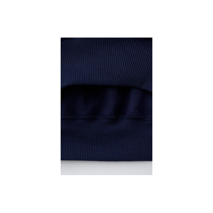 ХУДИ С КАПЮШОНОМ, ЗВЕЗДОЙ И ЗАКЛЕПКАМИ