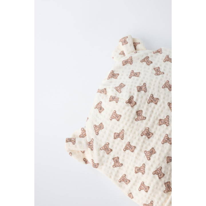 ШАПКА С УШКАМИ И МЕДВЕЖАТАМИ