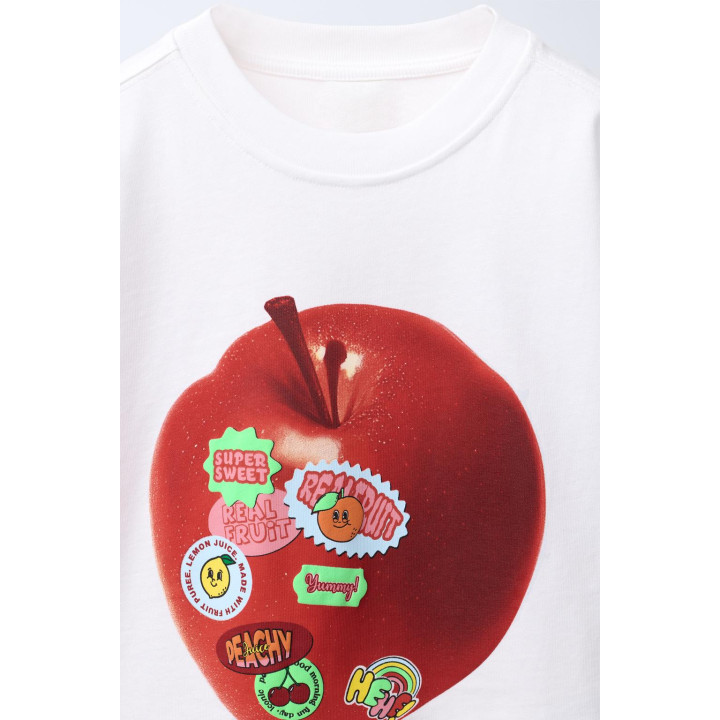 ФУТБОЛКА С ЯБЛОКОМ И ЭТИКЕТКАМИ