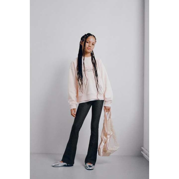 ТОЛСТОВКА С АТЛАСНЫМ БАНТОМ И ВЫШИВКОЙ