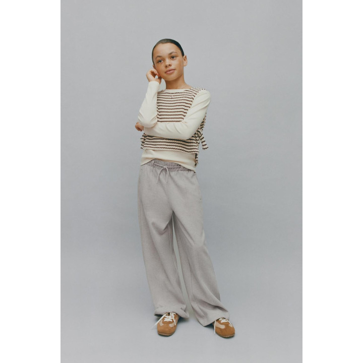 ФУТБОЛКА В КОМБИНАЦИИ С ЖИЛЕТОМ В ПОЛОСКУ