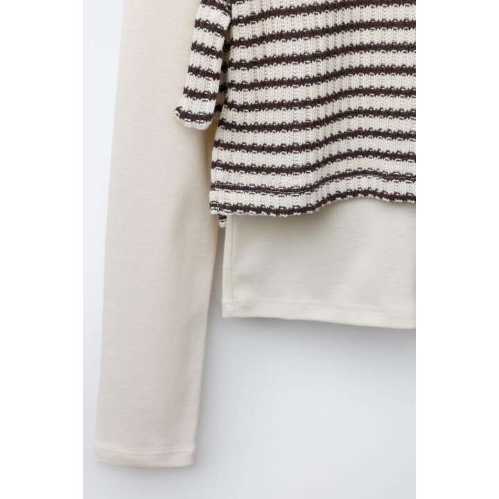 ФУТБОЛКА В КОМБИНАЦИИ С ЖИЛЕТОМ В ПОЛОСКУ