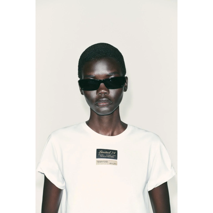 ФУТБОЛКА С КОРОТКИМИ РУКАВАМИ И ЭТИКЕТКОЙ