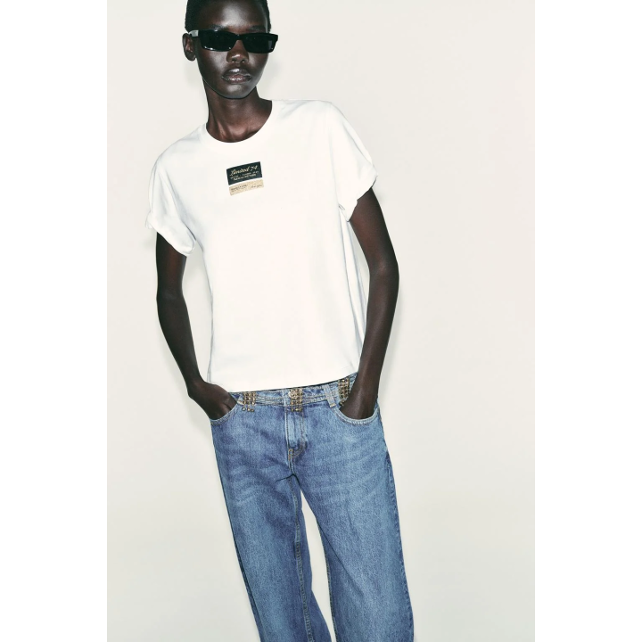 ФУТБОЛКА С КОРОТКИМИ РУКАВАМИ И ЭТИКЕТКОЙ