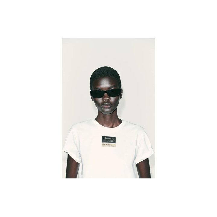 ФУТБОЛКА С КОРОТКИМИ РУКАВАМИ И ЭТИКЕТКОЙ