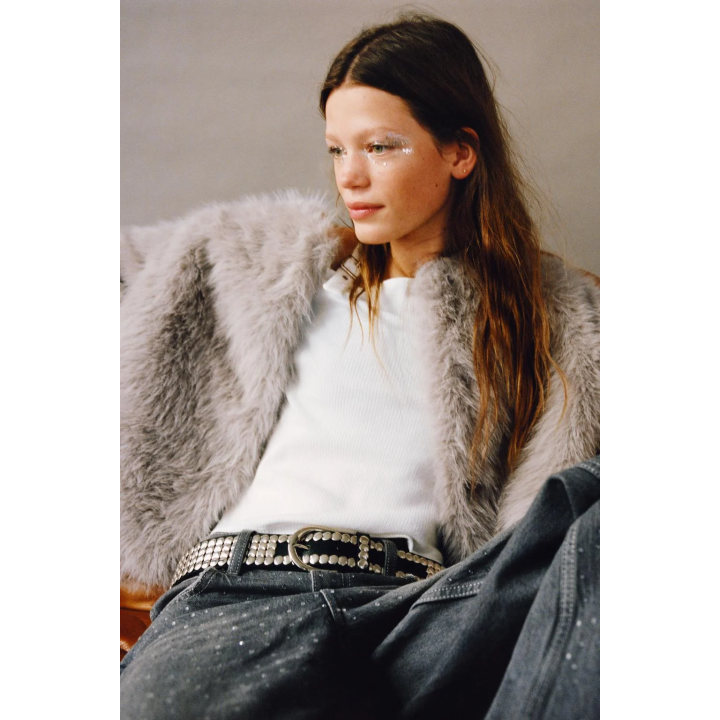 Футболка с ребристой фактурой и пряжками