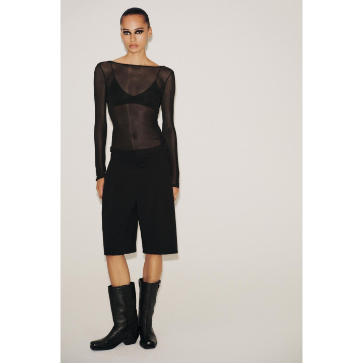 ПОЛУПРОЗРАЧЯЯ ФУТБОЛКА С ДРАПИРОВКОЙ НА СПИНЕ