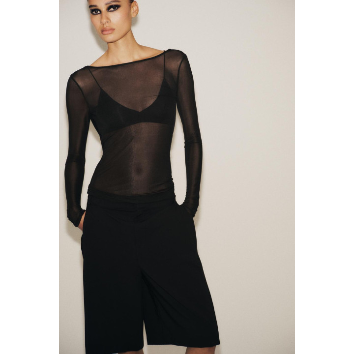 ПОЛУПРОЗРАЧЯЯ ФУТБОЛКА С ДРАПИРОВКОЙ НА СПИНЕ