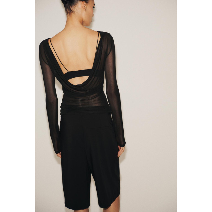 ПОЛУПРОЗРАЧЯЯ ФУТБОЛКА С ДРАПИРОВКОЙ НА СПИНЕ