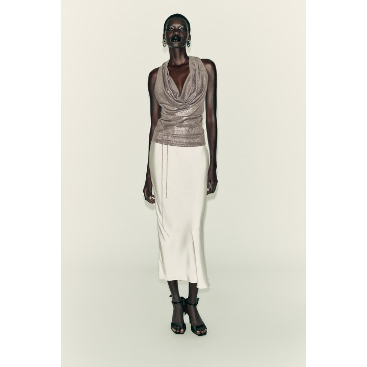 Топ с завязками на шее