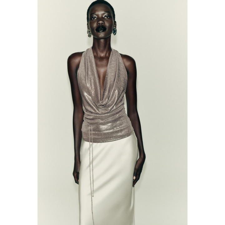 Топ с завязками на шее