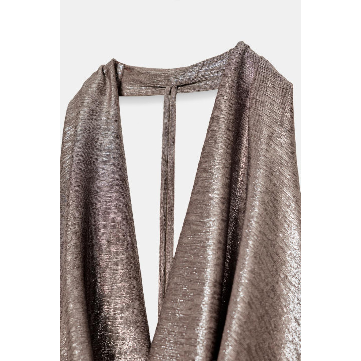 Топ с завязками на шее