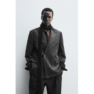 ДВУБОРТНЫЙ БЛЕЙЗЕР ИЗ ВЕЛЬВЕТА