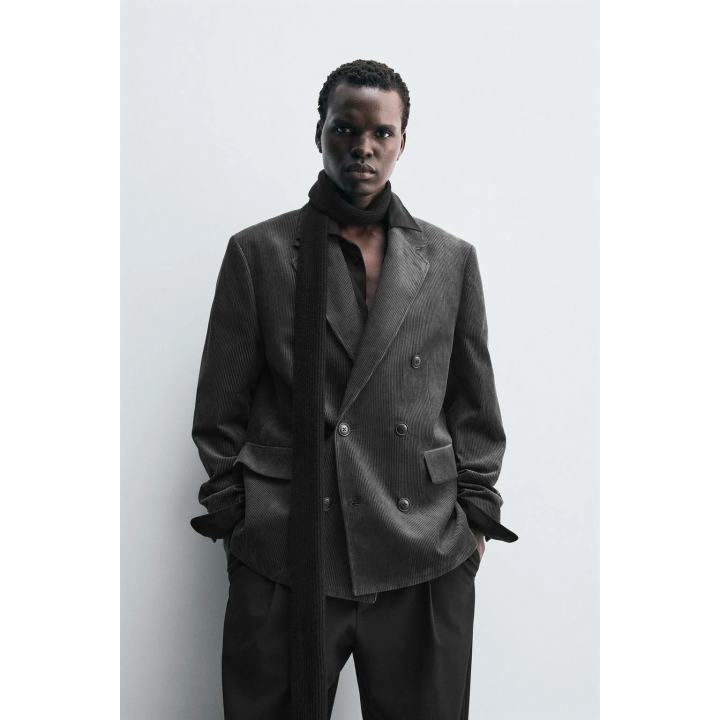 ДВУБОРТНЫЙ БЛЕЙЗЕР ИЗ ВЕЛЬВЕТА