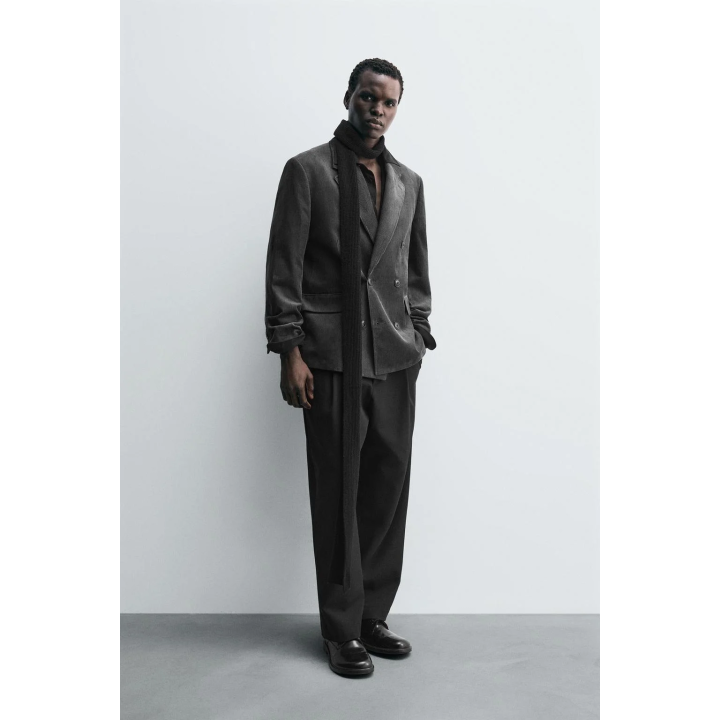 ДВУБОРТНЫЙ БЛЕЙЗЕР ИЗ ВЕЛЬВЕТА