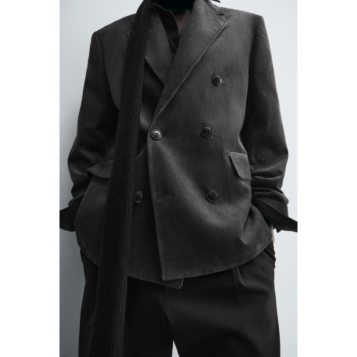 ДВУБОРТНЫЙ БЛЕЙЗЕР ИЗ ВЕЛЬВЕТА