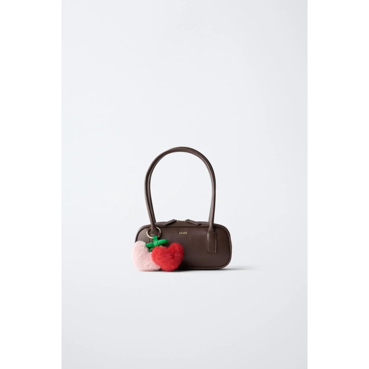 Сумка на плечо с подвесками