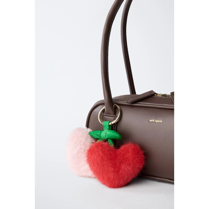 Сумка на плечо с подвесками