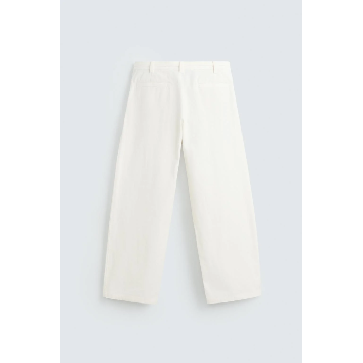 Брюки свободного кроя с защипами