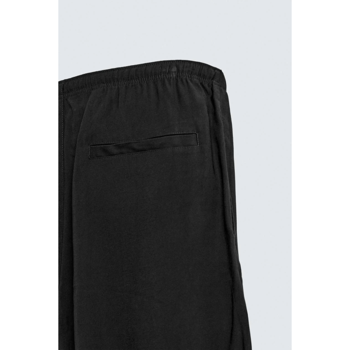 СТРУЯЩИЕСЯ БРЮКИ RELAXED FIT