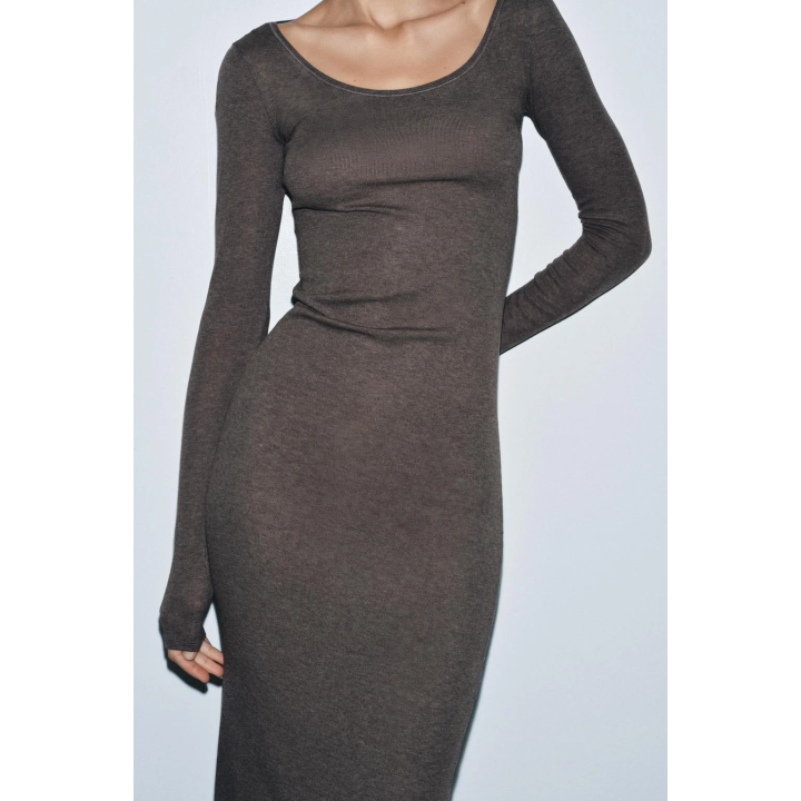 ДЛИННОЕ ПЛАТЬЕ С ДЛИННЫМИ РУКАВАМИ