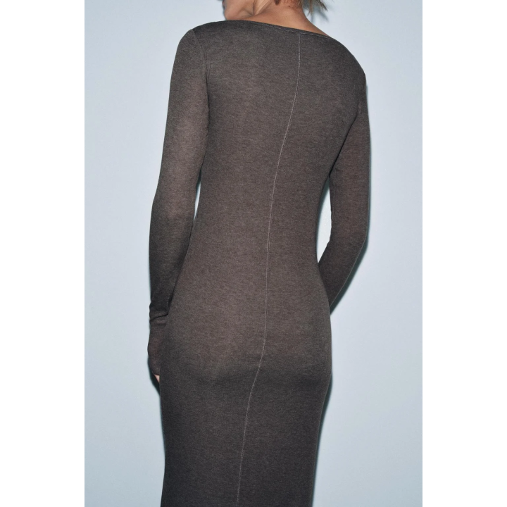 ДЛИННОЕ ПЛАТЬЕ С ДЛИННЫМИ РУКАВАМИ