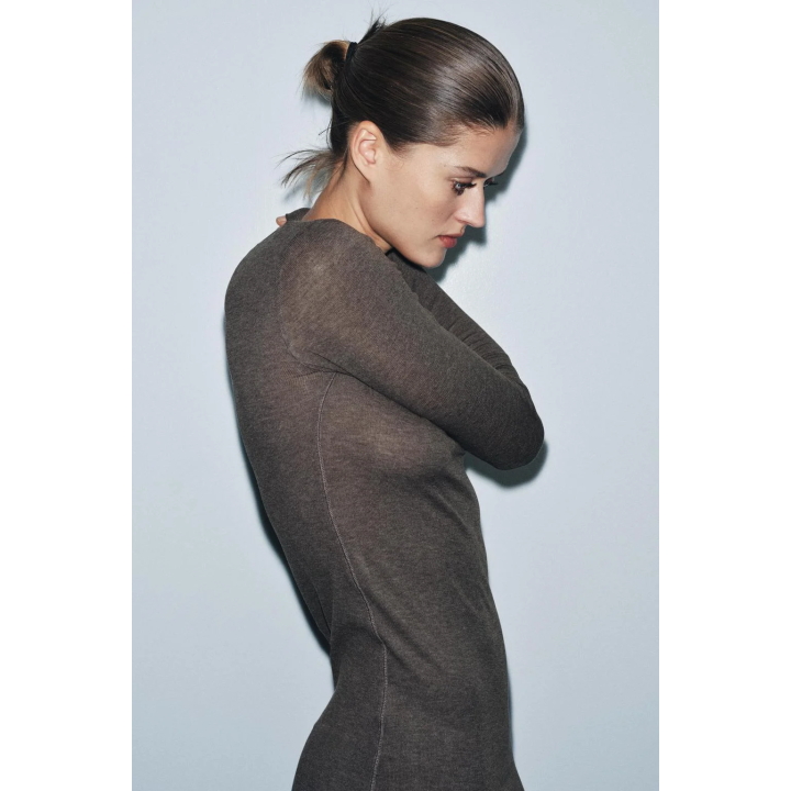 ДЛИННОЕ ПЛАТЬЕ С ДЛИННЫМИ РУКАВАМИ