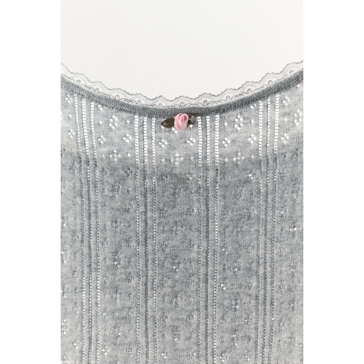 ТОП НА БРЕТЕЛЯХ С ПЕРФОРАЦИЕЙ И ЦВЕТКОМ