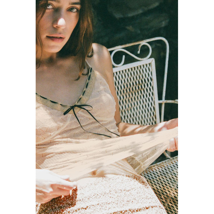 ТРИКОТАЖНЫЙ ТОП С КОНТРАСТНЫМ БАНТОМ