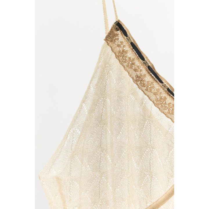 ТРИКОТАЖНЫЙ ТОП С КОНТРАСТНЫМ БАНТОМ