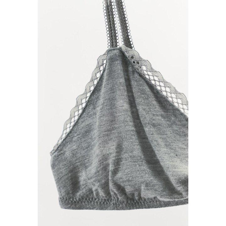 БРАЛЕТТ С ТРЕУГОЛЬНЫМИ ЧАШКАМИ И АЖУРНЫМ ЦВЕТКОМ