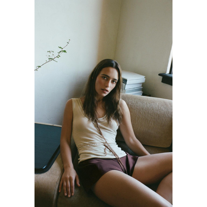 ТРИКОТАЖНЫЙ ТОП С КОНТРАСТНОЙ ОТДЕЛКОЙ