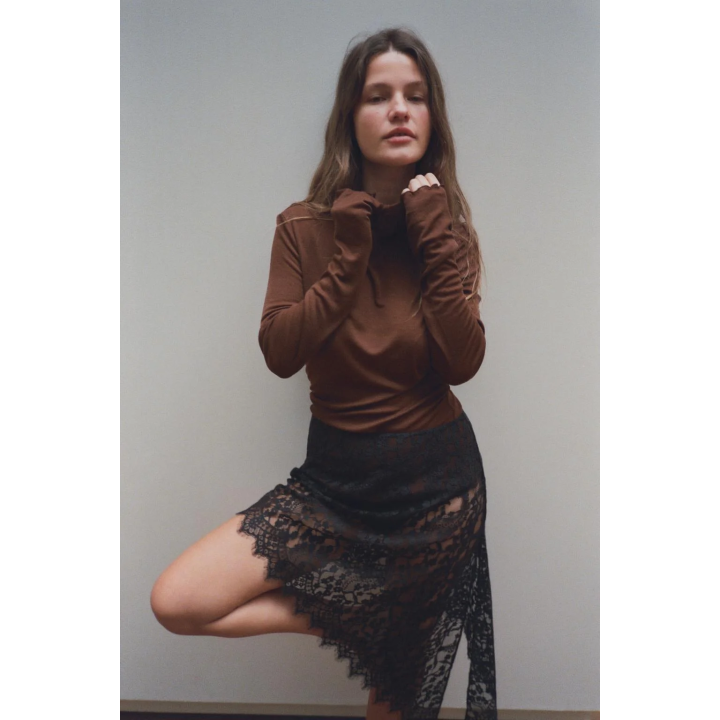 ОДНОТОННАЯ ФУТБОЛКА ИЗ ЛИОЦЕЛЛА