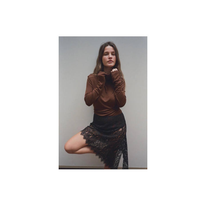 ОДНОТОННАЯ ФУТБОЛКА ИЗ ЛИОЦЕЛЛА