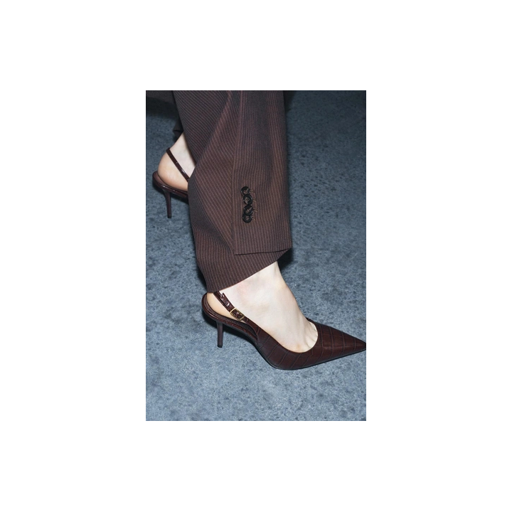 ТУФЛИ БЕЗ ЗАДНИКОВ С РЕЛЬЕФНЫМ УЗОРОМ