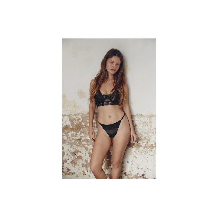 КРУЖЕВНОЙ БЮСТГАЛЬТЕР НА КОСТОЧКАХ