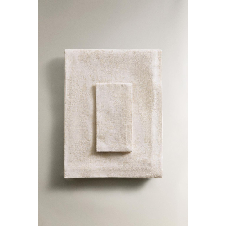 Тканевая новогодняя скатерть с цветочным узором zara