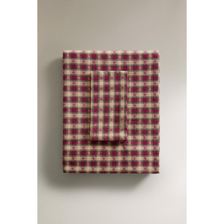 Рождественский скатерть с клетчатым узором из окрашенной нити