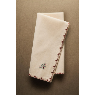 Рождественская салфетка с цветочной вышивкой