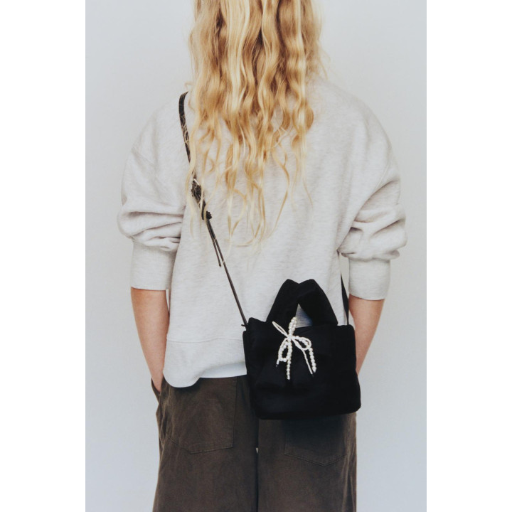 НЕЙЛОНОВАЯ СУМКА-МЕССЕНДЖЕР С БАНТОМ